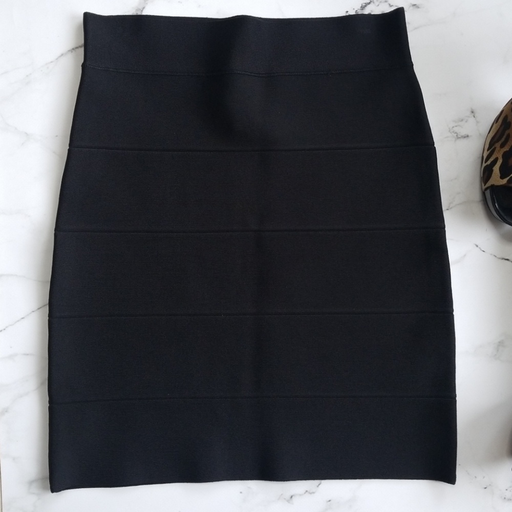๐ด5/$30! BCBGMaxAzria Simone Textured Skirt - Picture 5 of 7